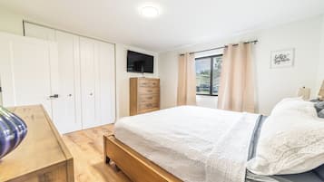 3 bedrooms, free WiFi, bed sheets
