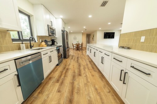 Bright & Roomy Okeechobee Stay w/ Workspace