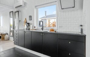 Fridge, oven, stovetop, coffee/tea maker