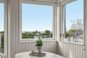 Unclassified image, 2 of 27, button