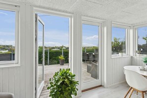 Unclassified image, 3 of 27, button