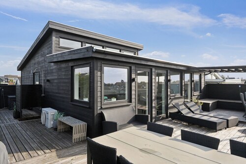 Lovely holiday home with sea view