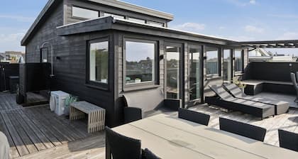 Lovely holiday home with sea view