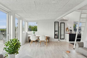 Unclassified image, 5 of 27, button