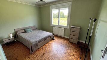 4 Schlafzimmer, Bügeleisen/Bügelbrett, Bettwäsche