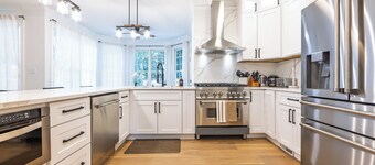 Spacious Chevy Chase 7BR – Quick DC Access