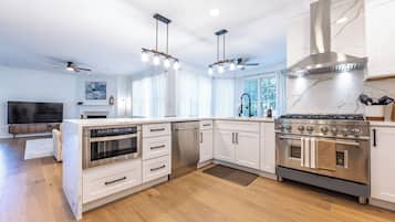 Micro-ondes, four, plaque de cuisson, lave-vaisselle