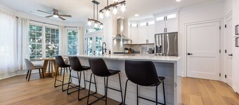 Spacious Chevy Chase 7BR – Quick DC Access