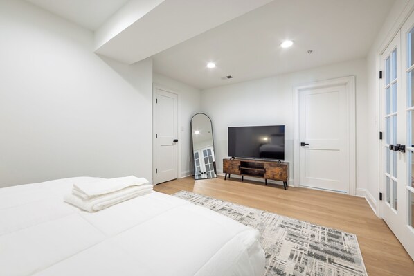 7 bedrooms, iron/ironing board, free WiFi, bed sheets