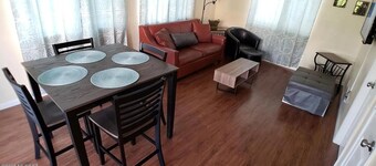 Charming 1-bed apt, cook-ready kitchen, laundry,5-8 mins to U of A and Downtown