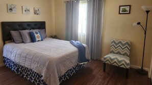 A bedroom with a bed, a chair, a floor lamp, and a ceiling fan. - Charming 1-bed apt, cook-ready kitchen, laundry,5-8 mins to U of A and Downtown (Tucson)