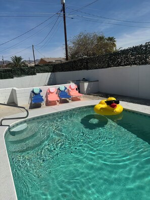 Outdoor pool - Fabulous 3-bedroom house with AC in Lake Havasu City (Lake Havasu City)