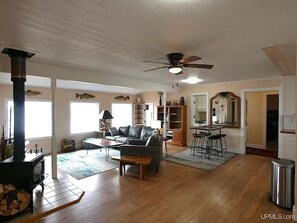 Smart TV, fireplace, DVD player, books