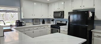Charming 3-bedroom house in lovely Simi Valley with AC