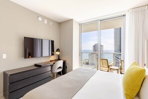 2 bedrooms, in-room safe, desk, iron/ironing board