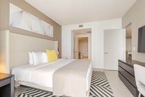 2 chambres, coffres-forts dans les chambres, fer et planche à repasser