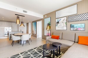 Smart TV - Oceanfront 2BR/2BA • Hyde (Beach Service) (Hollywood)