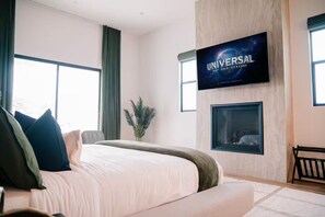 6 bedrooms, desk, iron/ironing board, free WiFi