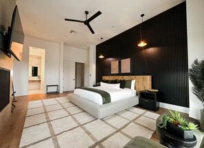 6 bedrooms, desk, iron/ironing board, free WiFi