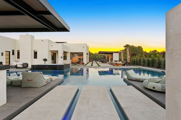 Piscine extérieure, piscine chauffée