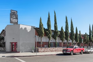 Front of property - Studio Lodge Hotel (North Hollywood)