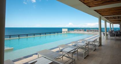 Breathtaking 2BR deluxe condo with stunning views