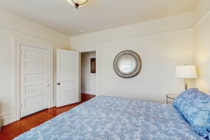2 chambres, fer et planche à repasser, Wi-Fi gratuit, draps fournis