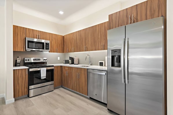 Fridge, microwave, oven, stovetop