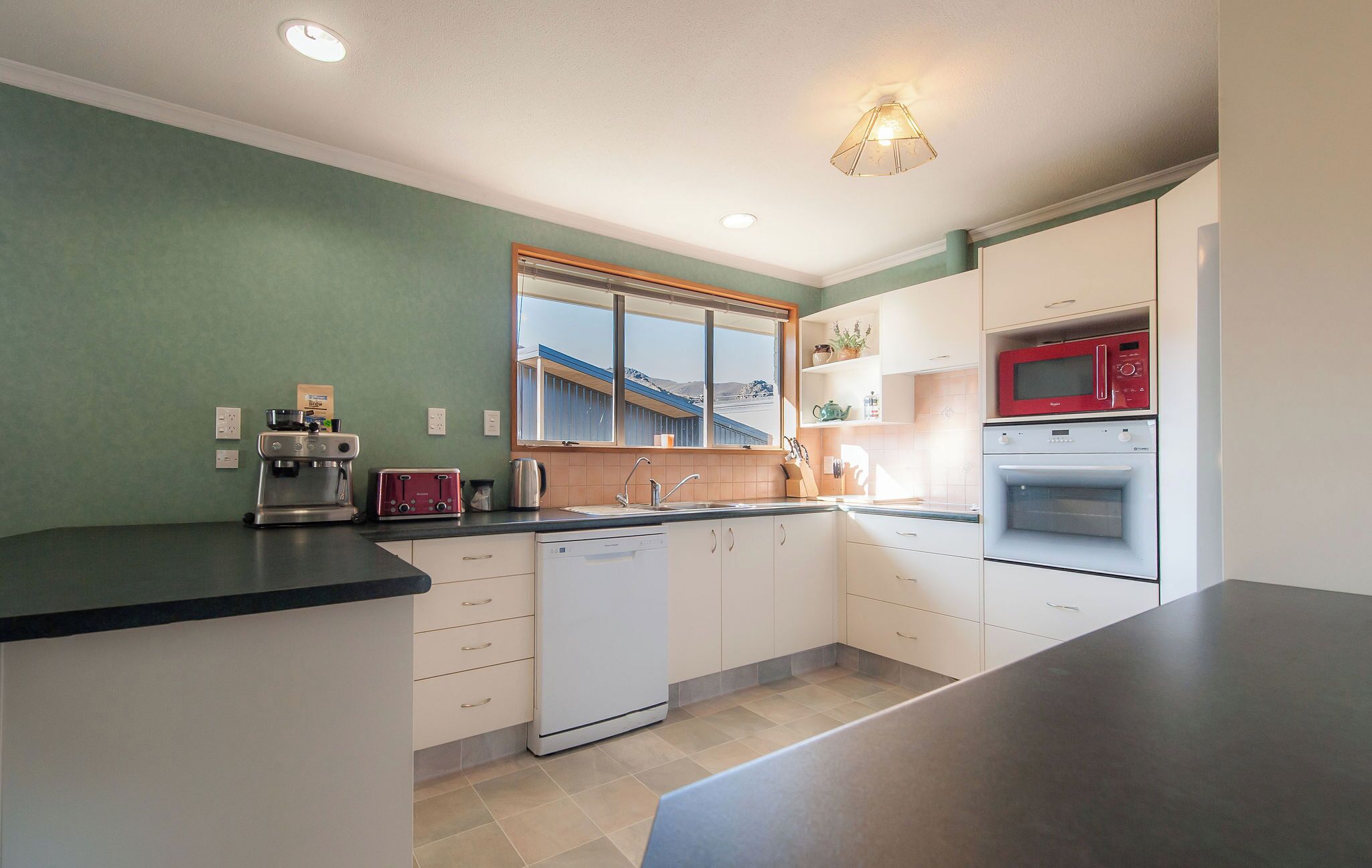 Mikrowelle, Ofen, Herdplatte, Geschirrspüler