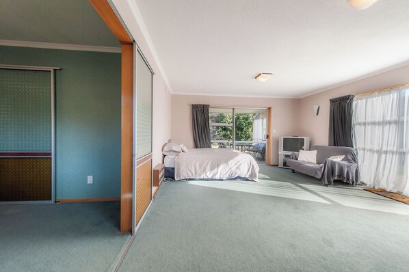 4 slaapkamers, een strijkplank/strijkijzer, wifi, beddengoed
