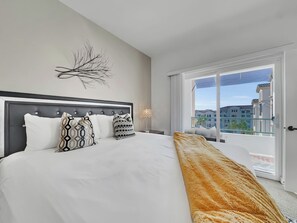 2 bedrooms, desk, iron/ironing board, free WiFi - Penthouse Pool/Mountain Views! Resort Living. (Chandler)