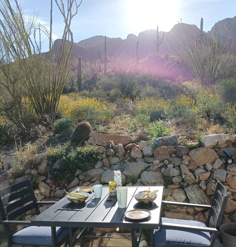 Nestled on Pusch Ridge Mountain in Oro Valley with full kitchen