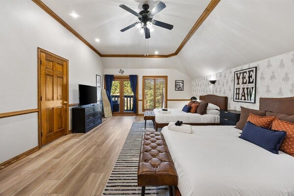 6 bedrooms, desk, iron/ironing board, travel crib