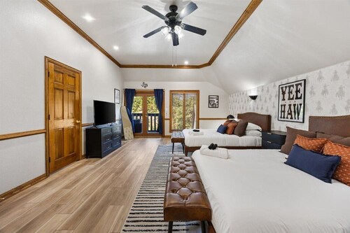 Texas Country Oasis - Pool, Game Room & Near Stockyards & Arlington