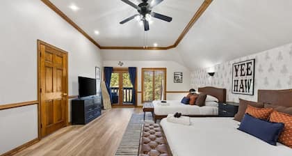 Texas Country Oasis - Pool, Game Room & Near Stockyards & Arlington