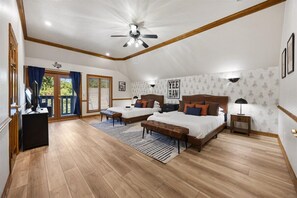6 bedrooms, desk, iron/ironing board, travel crib - Texas Country Oasis - Pool, Game Room & Near Stockyards & Arlington (Kennedale)