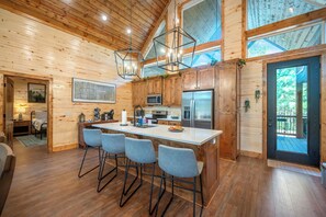 Fridge, microwave, oven, stovetop - NEW!~Black Wolf Lodge~Disc Golf!~Hot Tub!~Sauna! (Broken Bow)