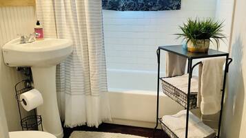 Handtücher, Seife, Toilettenpapier