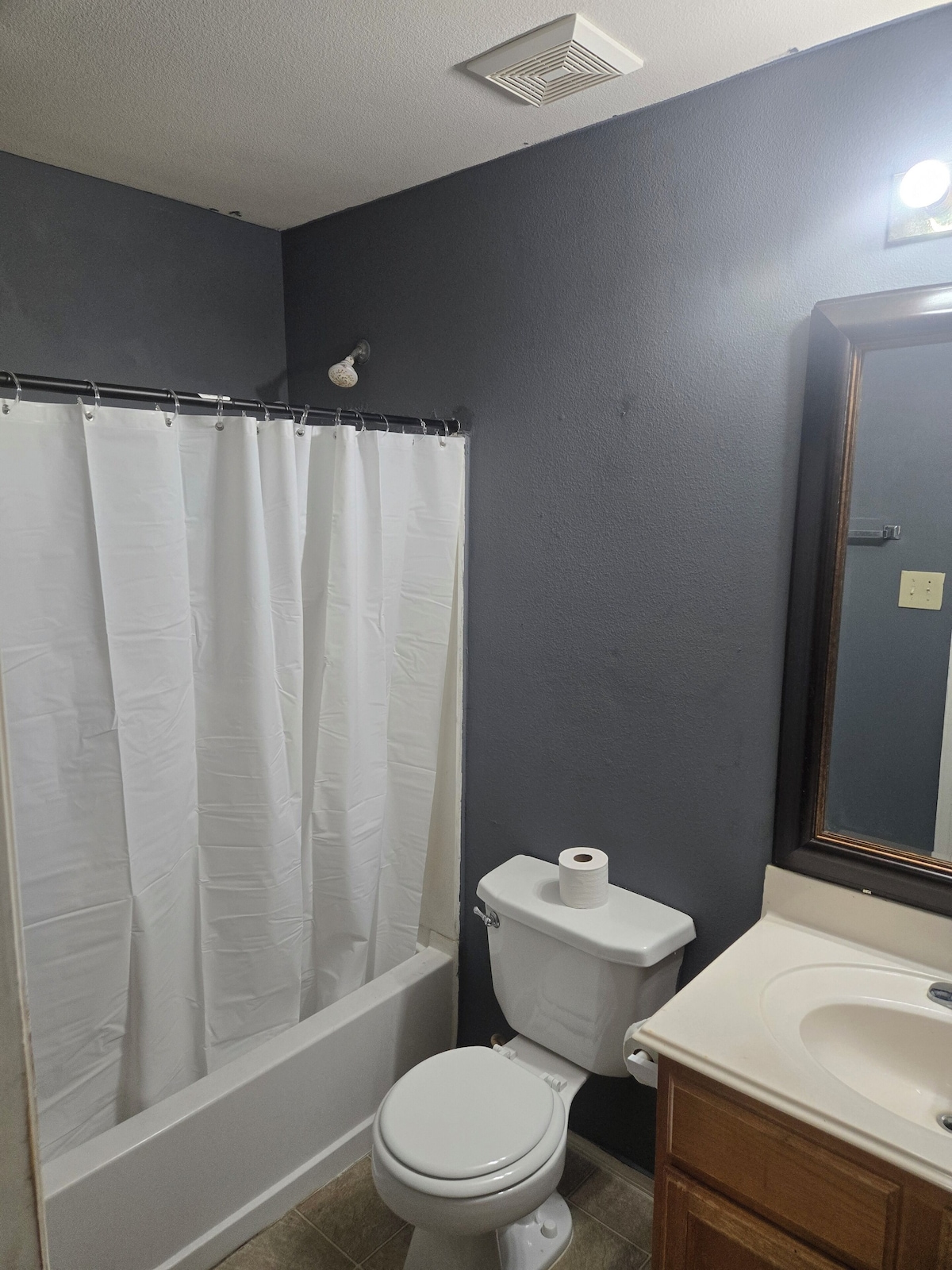 Photo 16 of Wonderful fancy 3-bedroom house with AC in Houston