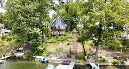Charming lakefront cottage,private lake & dock, perfect secluded getaway