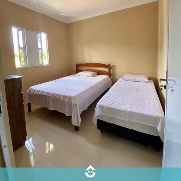 2 bedrooms, iron/ironing board, Internet, bed sheets