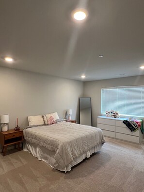 4 makuuhuonetta, silitysrauta/-lauta, Wi-Fi, vuodevaatteet