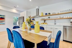 電子レンジ、オーブン、コンロ、食器洗い機