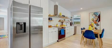 ميكروويف، فرن، موقد طهي مسطح، غسالة أطباق