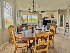 Dining - Gorgeous Oro Valley Condo Rental - Mountain Views! (Oro Valley)