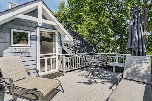 Blue Heron's Hideaway - A Trusted Guest Favorite for Spacious Comfort!