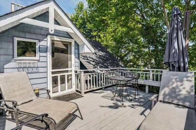 Blue Heron's Hideaway - A Trusted Guest Favorite for Spacious Comfort!