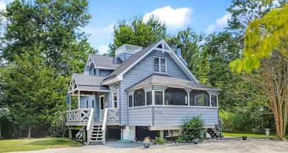 Heron's Hideaway - A Trusted Guest Favorite for Spacious Comfort!