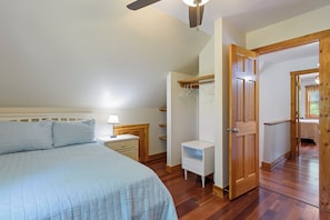 3 bedrooms, desk, travel crib, free WiFi
