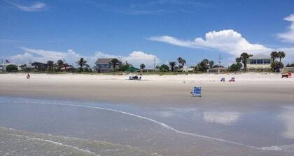 Tropical Beach Getaway, with pool 2/1